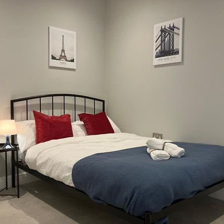 Spectacular 2 Bed Apartment With Lovely Terrace - 1 The Southwell Лондон Екстериор снимка