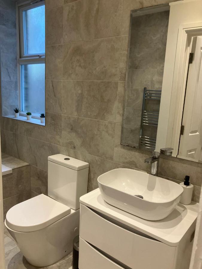 Spectacular 2 Bed Apartment With Lovely Terrace - 1 The Southwell Лондон Екстериор снимка