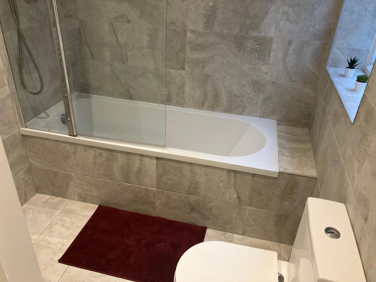 Spectacular 2 Bed Apartment With Lovely Terrace - 1 The Southwell Лондон Екстериор снимка